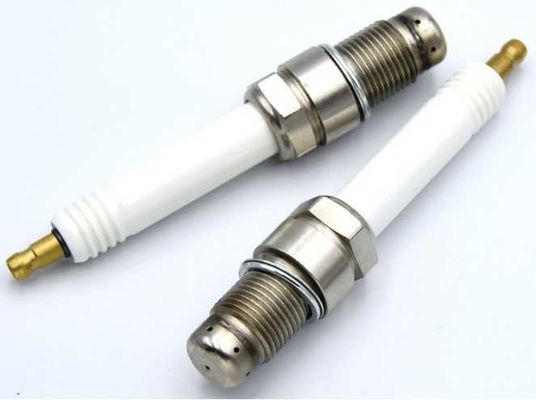 एमटीयू 16V4000L61 गैस इंजन के लिए X52404500056 स्पार्क प्लग मिलान